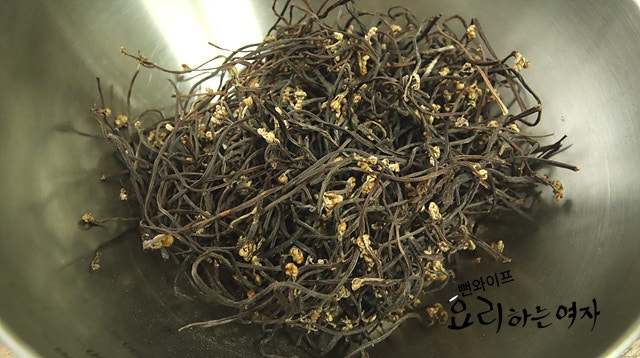 How to boil dried bracken fiddleheads — step photo 1