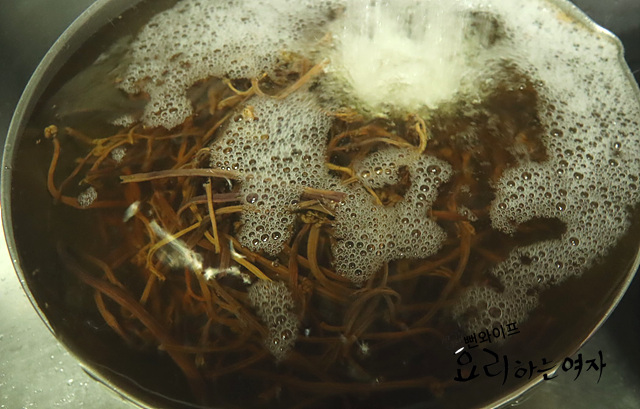 How to boil dried bracken fiddleheads — step photo 1