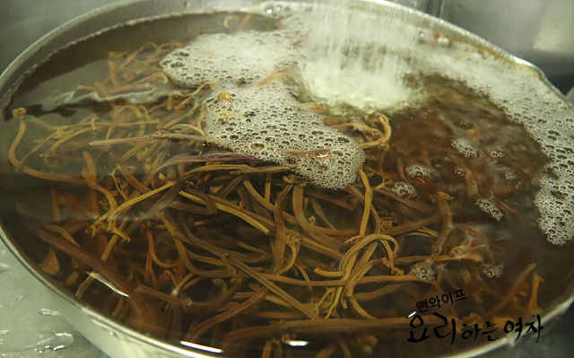 How to boil dried bracken fiddleheads — step photo 2