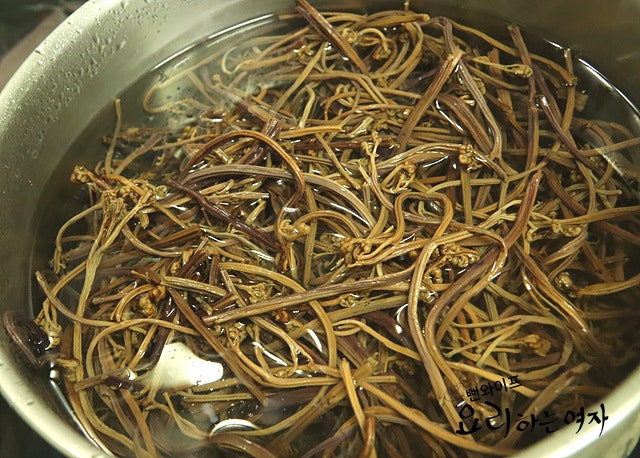 How to boil dried bracken fiddleheads — step photo 1