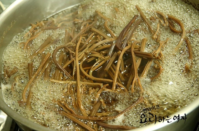 How to boil dried bracken fiddleheads — step photo 2
