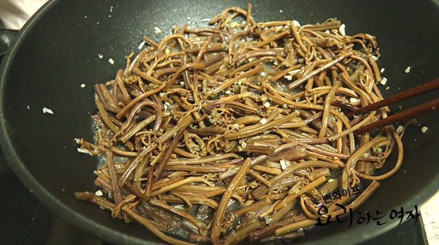 Stir-frying — step photo 1