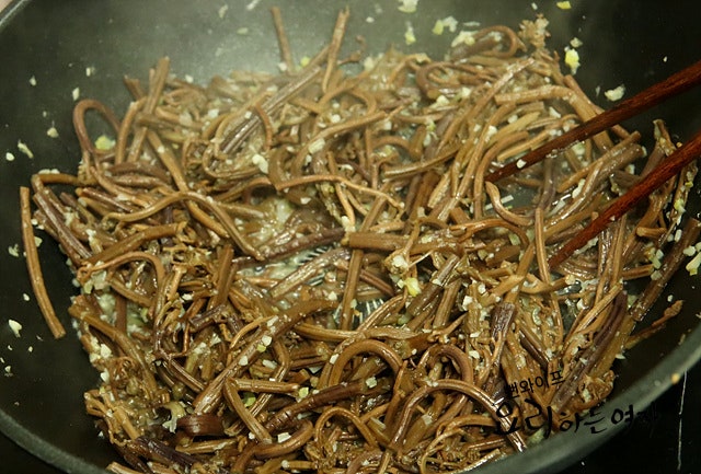 Stir-frying — step photo 1
