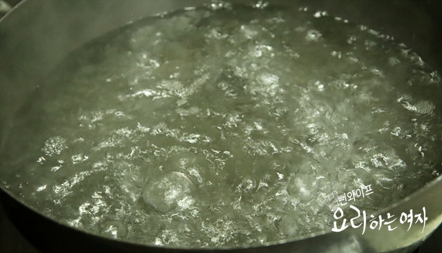 Boil the noodles — step photo 1