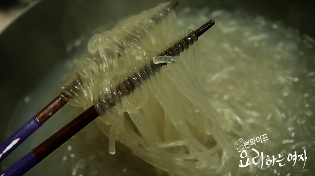 Boil the noodles — step photo 1
