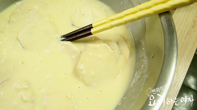 How to check the temperature using batter — step photo 2