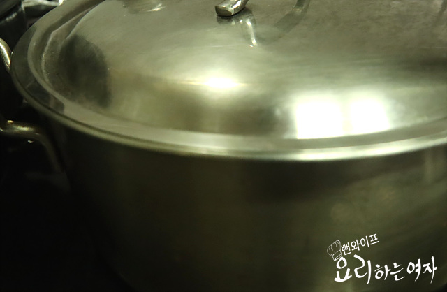 Boil the soybean sprouts — step photo 2