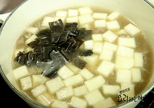 Simmer the soup — step photo 2