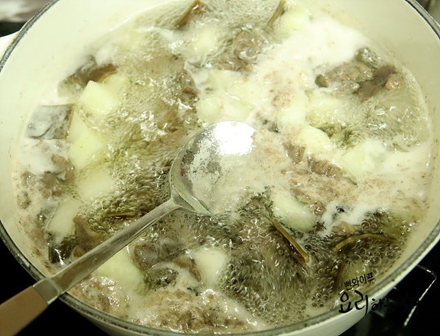 Simmer the soup — step photo 1