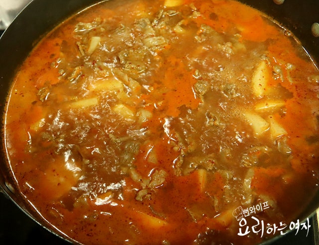 Stir-fry in chili oil and add broth — step photo 3