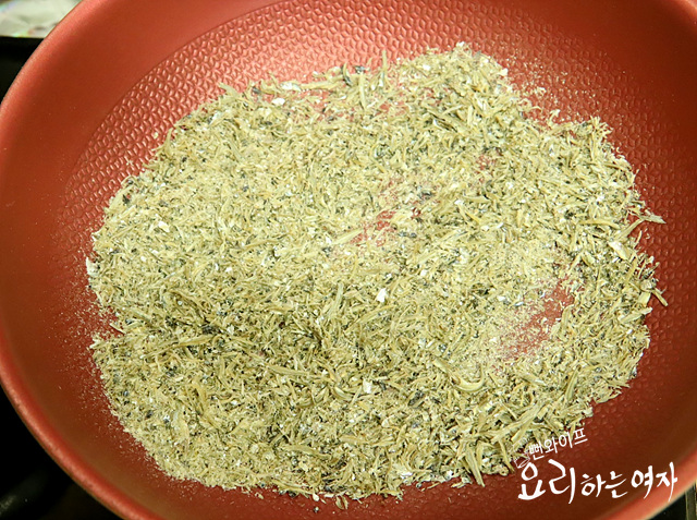 Make the anchovy broth — step photo 1
