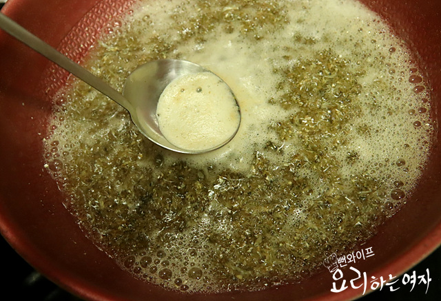 Make the anchovy broth — step photo 2