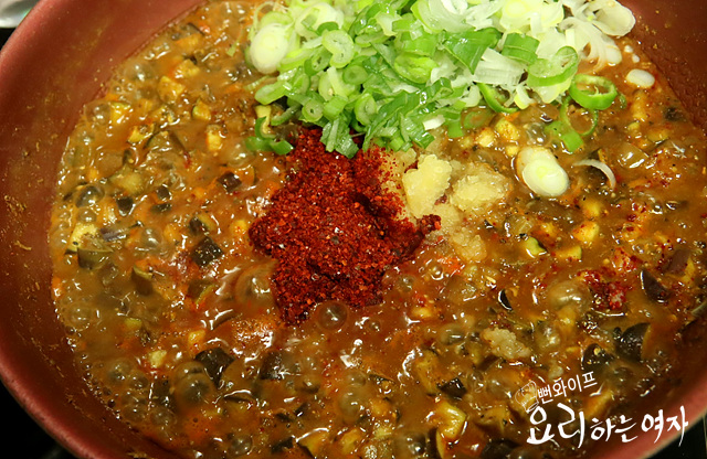 Simmer the gang doenjang — step photo 2