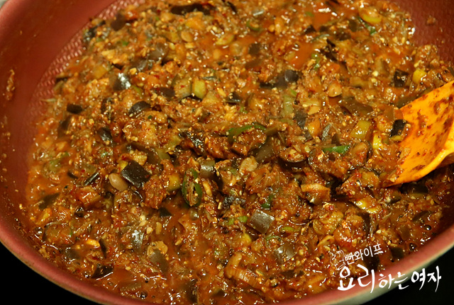 Simmer the gang doenjang — step photo 1