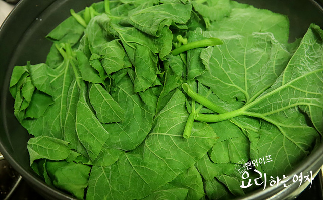 Simmer the gang doenjang — step photo 2