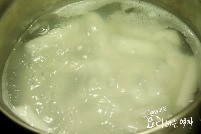Season the rice cakes — step photo 1