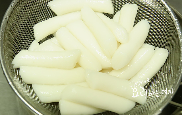 Season the rice cakes — step photo 2
