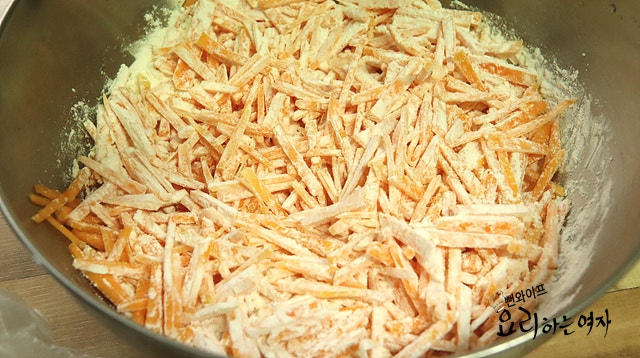 Making Neulgeun hobak jeon — step photo 1