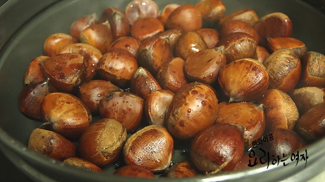 Steam the chestnuts — step photo 2