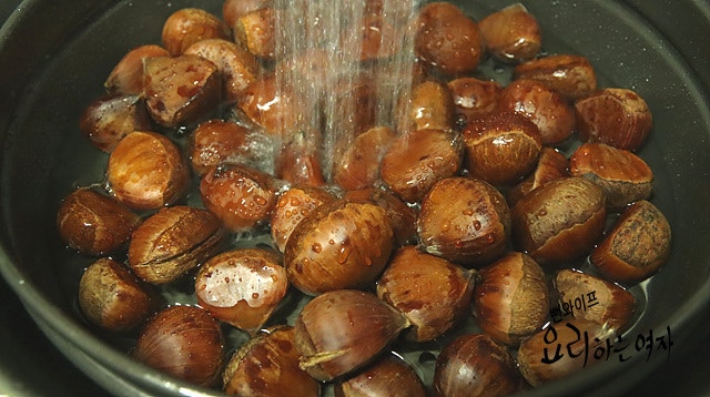 Steam the chestnuts — step photo 3
