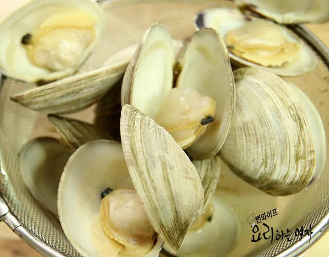 Make the clam broth — step photo 1