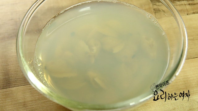 Make the clam broth — step photo 2