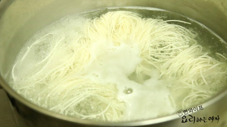Boil the noodles — step photo 1