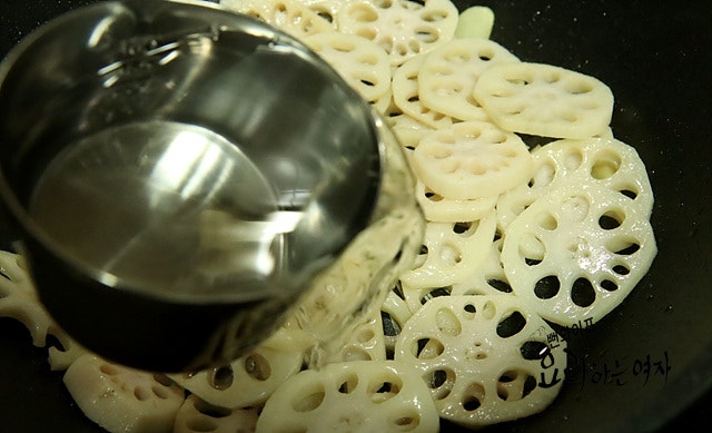 Braise the lotus root — step photo 1