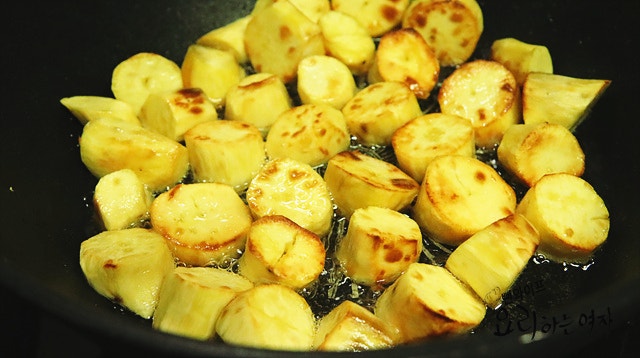 Pan-fry in oil — step photo 1
