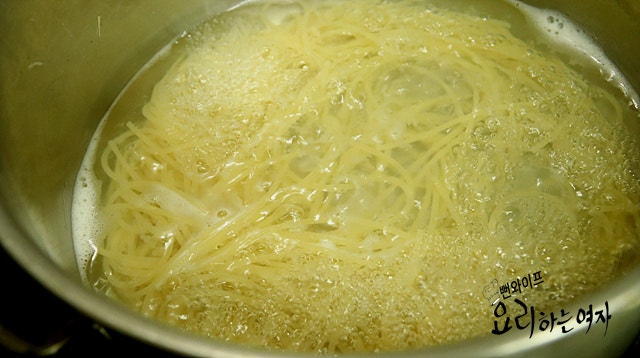 Boil the pasta noodles — step photo 2