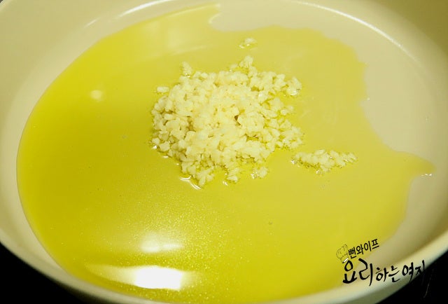 Infuse the parsley oil — step photo 1