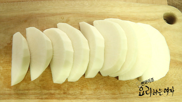 Slice the ingredients — step photo 1