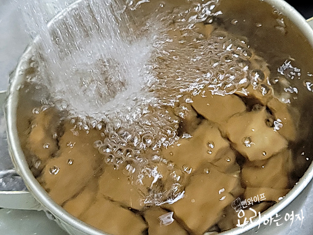 Prep and season the acorn jelly — step photo 1