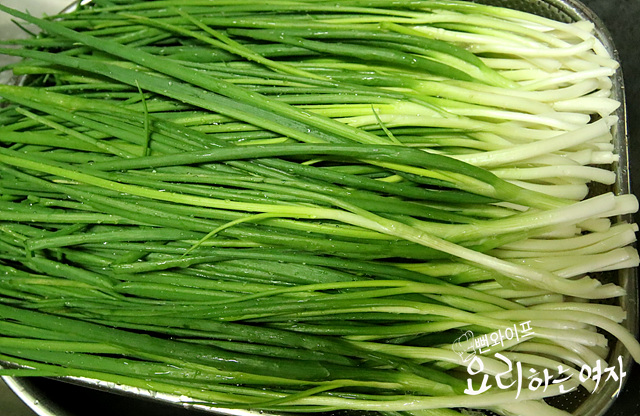 Wash the scallions — step photo 2