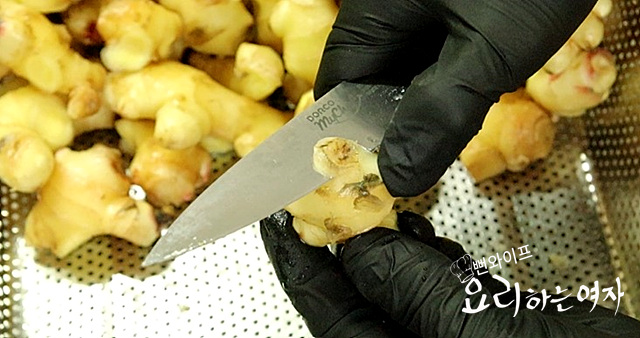 Clean and prep the ginger — step photo 1