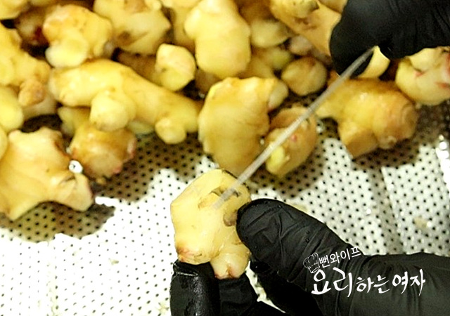 Clean and prep the ginger — step photo 2