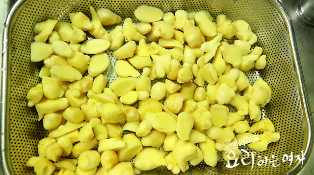 Clean and prep the ginger — step photo 1