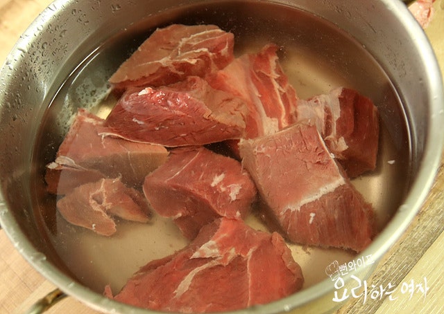 牛すね肉の血抜き — 手順の写真 2