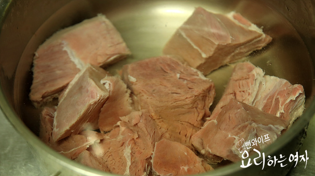 牛すね肉の血抜き — 手順の写真 3