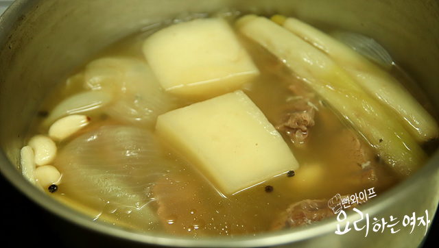肉を煮込む — 手順の写真 3
