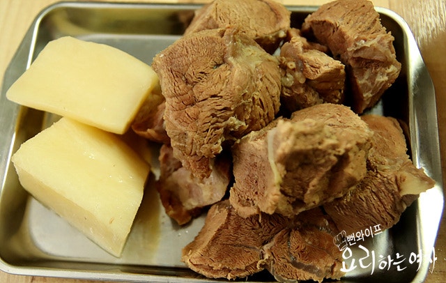 肉を煮込む — 手順の写真 2
