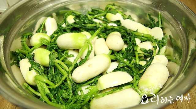 Salt the radish — step photo 2