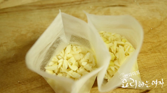 Make the seasoning pouch — step photo 2