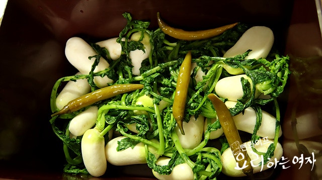 Pack the ingredients into a container — step photo 2