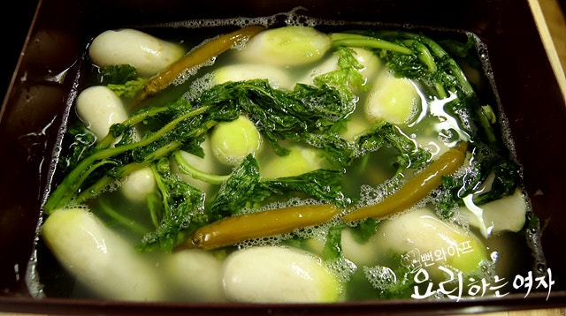 Pour the broth and ferment — step photo 2