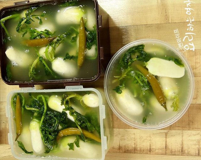 Pour the broth and ferment — step photo 3