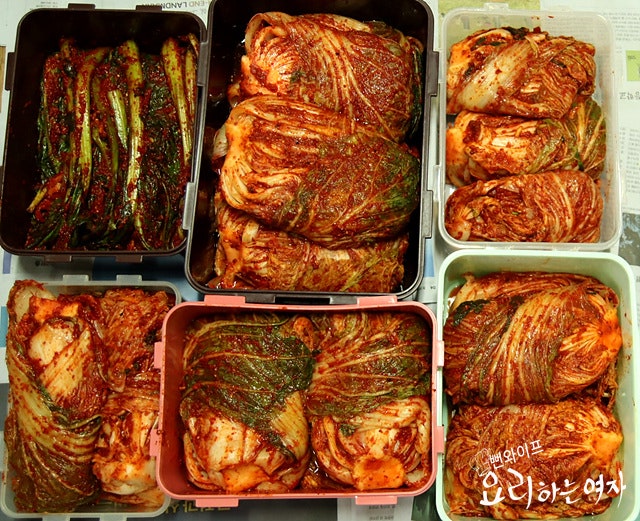 Spread the kimchi seasoning — step photo 2