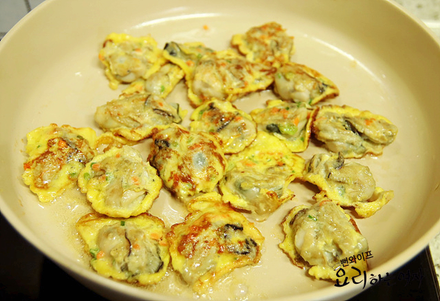 Pan-fry the oysters — step photo 3