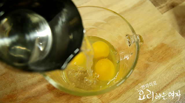 Make the egg mixture — step photo 1
