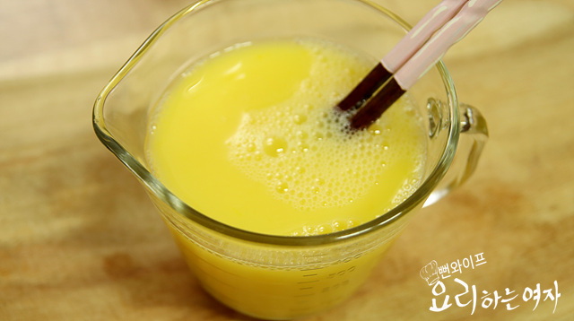 Make the egg mixture — step photo 1